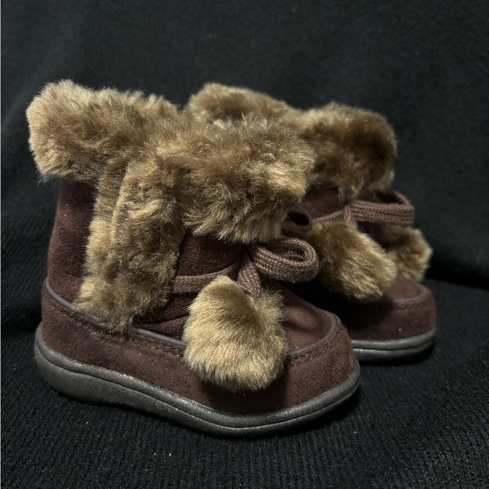 Oopsie Daisy Brown Girls Sz 3  Infant Pom Pom Pow Wow Moccasins Boots